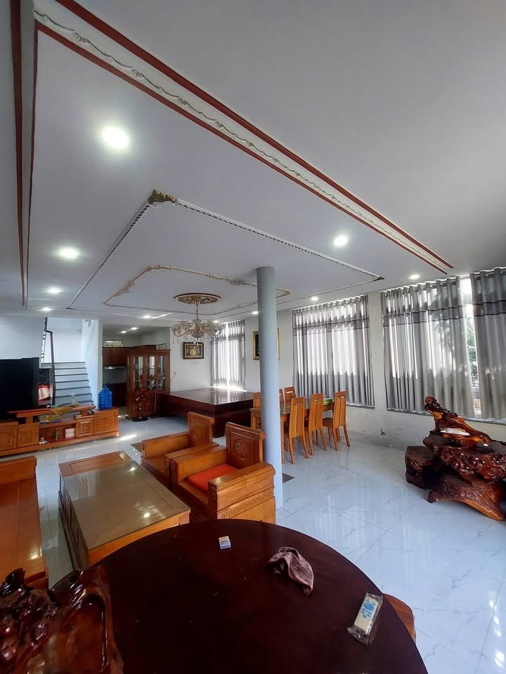 Nhà 1 trệt 1 lầu Phú Nhuận 457m² giá 3.2 tỷ - Sân vườn thoáng mát!