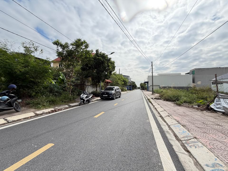 Lô đất Chung cư Lương Quán, Nam Sơn 97.5m² giá 3 tỷ - Nằm trong khu dân cư đông đúc!