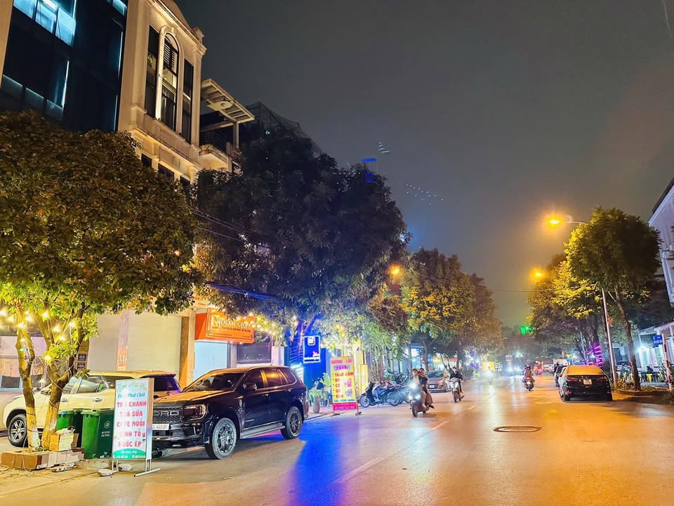 Mặt phố Linh Đàm 120m² giá 40 tỷ - Kinh doanh nhà hàng sầm uất!