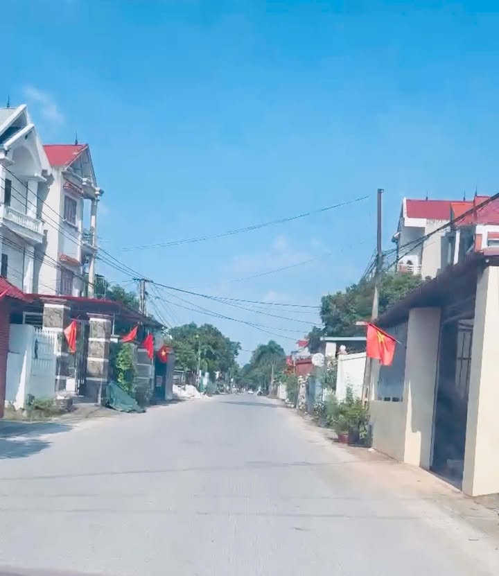 Nhà 3 tầng Ngọc Lý, Tân Yên, Bắc Giang 100m² giá 2 tỷ - Sẵn sàng vào ở!