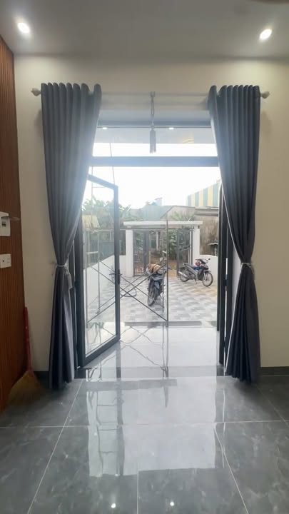 Nhà đẹp 170m² tại Chánh Lộ, Quảng Ngãi giá chỉ 2.1 tỷ - Hướng Đông, sân ô tô rộng rãi!