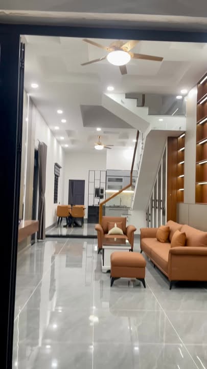 Nhà phố thương mại Phú Vinh Dĩ An 60m² giá 6.2 tỷ - Full nội thất, sổ hồng riêng!