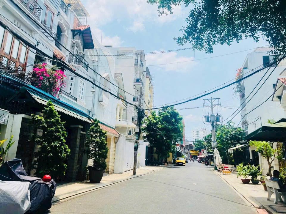 Nhà hẻm 12m Thoại Ngọc Hầu, Tân Phú 80m² giá 8.6 tỷ - Sẵn sàng vào ở ngay!