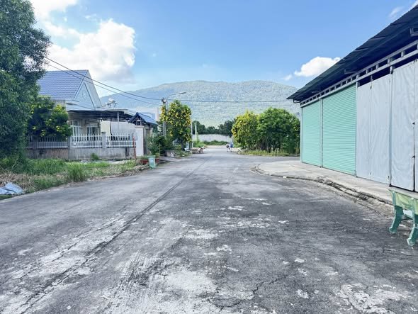 Đất 2 mặt tiền đường số 4, Gia Ray, 162m² giá chỉ 1.1 tỷ - Cơ hội đầu tư vàng!