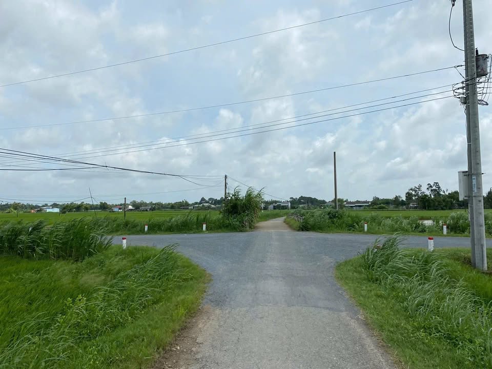 Đất nền Ấp 16, Xã Long Hữu, 2200m² chỉ 2.2 tỷ - Cơ hội đầu tư hấp dẫn!