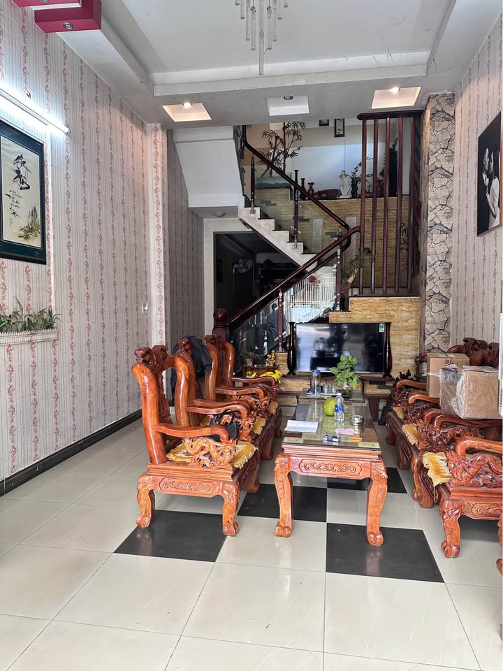 Nhà mặt tiền Hồ Xuân Hương, Pleiku 69.3m² giá 4 tỷ - Vị trí đắc địa kinh doanh