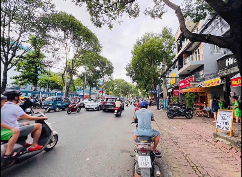 FrontHouse lô góc 2 mặt tiền đường Trương Văn Bang 100m² giá 16.5 tỷ - Vị trí đắc địa