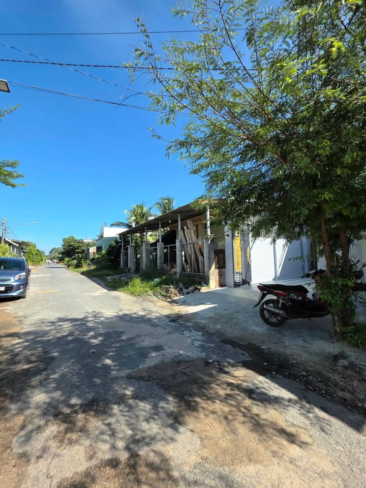 Nhà phố Ninh Lộc, Bình Minh, Tây Ninh 145m² giá 1.65 tỷ - Mặt tiền đường nhựa, sẵn sàng ở ngay!