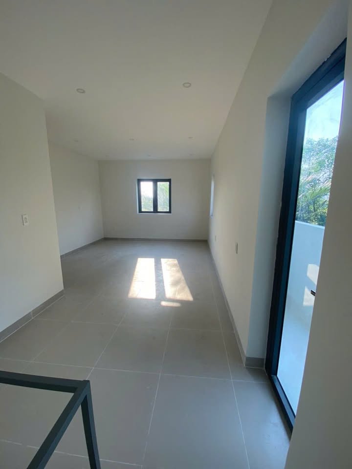 Văn phòng cho thuê Lê Văn Lương Nhà Bè - Giá thỏa thuận, Hầm xe rộng rãi!