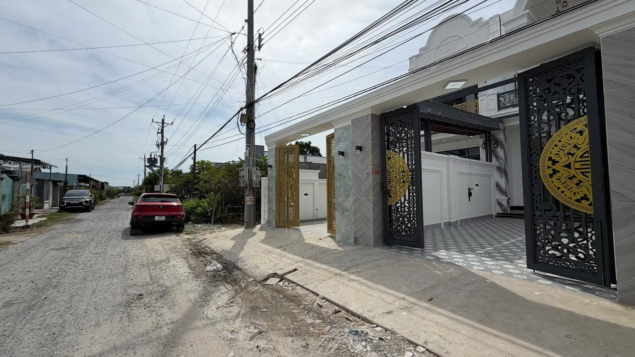 Nhà Lầu Đúc Full Nội Thất Khu Phố Ninh Phú 100m² giá 2.43 tỷ - Dọn vào ở ngay!