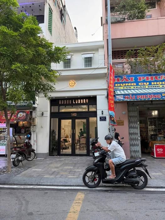 Bán FrontHouse Mặt Tiền Trần Đình Xu, Quận 1, Diện Tích 68m² - Đầu Tư Sinh Lời Ngay!