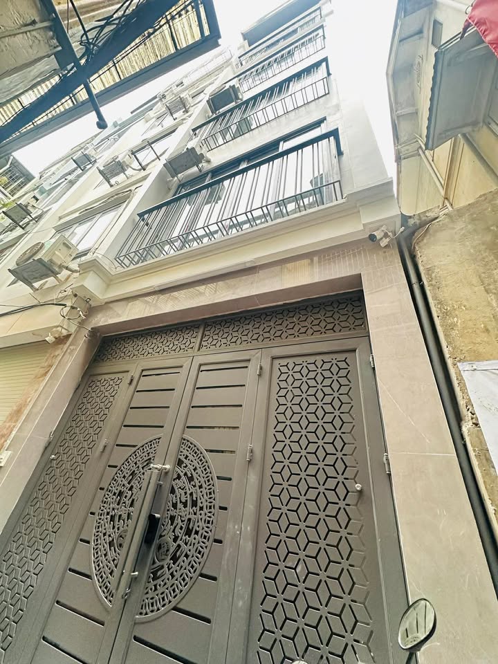 Nhà 6 tầng Yên Hòa, 42m² giá 11 tỷ - Cơ hội đầu tư hiếm có!