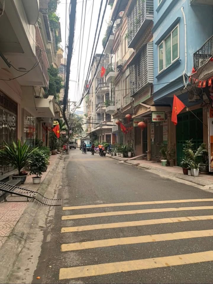 Toà nhà 7 tầng thang máy Xuân La Tây Hồ 56m² giá 11 tỷ - Doanh thu 50-60 triệu/tháng!