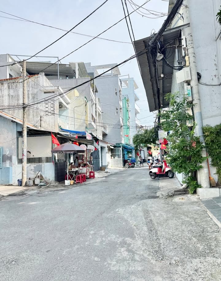 Nhà bán tại Lạc Long Quân, Q11 - 37m² - Mặt tiền hẻm kinh doanh tốt chỉ 7,7 tỷ!