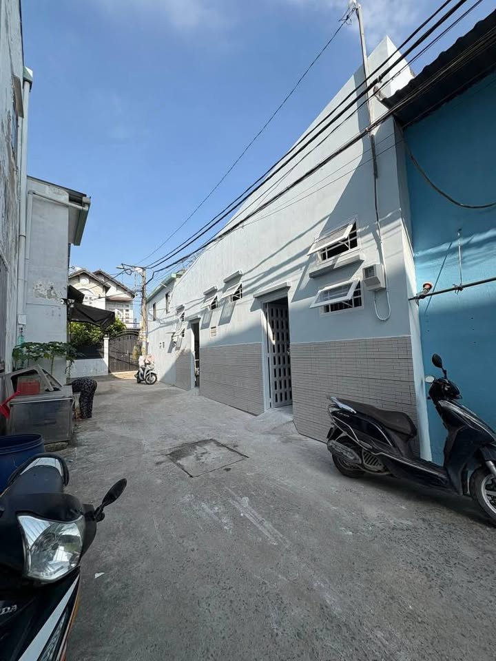 Nhà phố hẻm xe tải Phan Văn Hớn, 24m² giá 690 triệu - Sổ đỏ chính chủ!