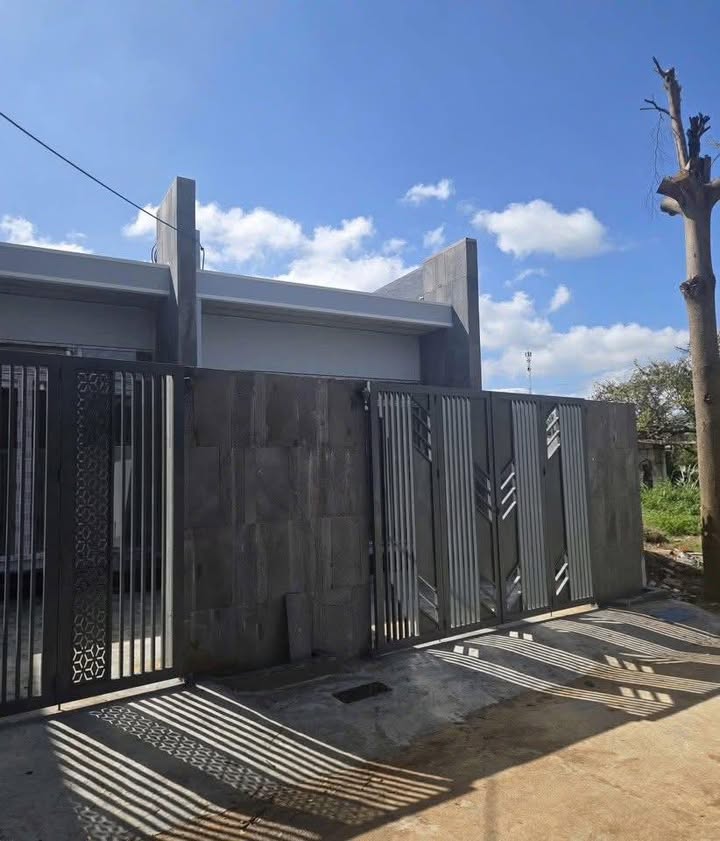 Nhà mới 100% tại Thị Trấn Quảng Phú - 115m² giá 1.98 tỷ - Gần trường học và chợ!