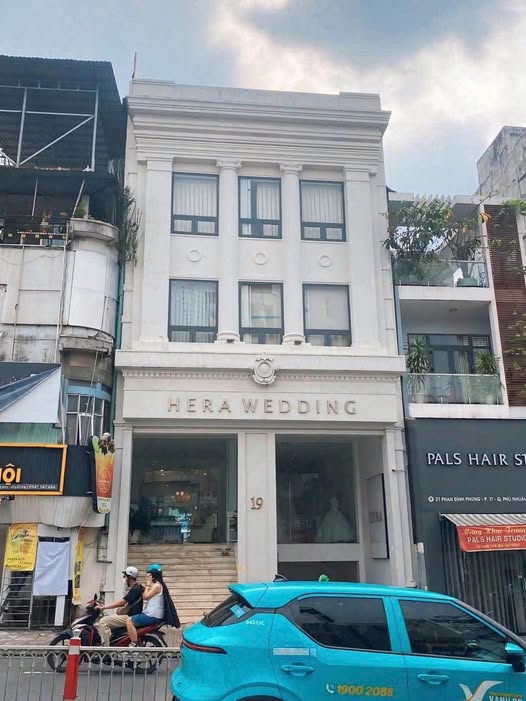 Bán Tòa Nhà Mặt Tiền Phan Đình Phùng, Quận Phú Nhuận 155m² - Vị trí đắc địa gần Quận 1!