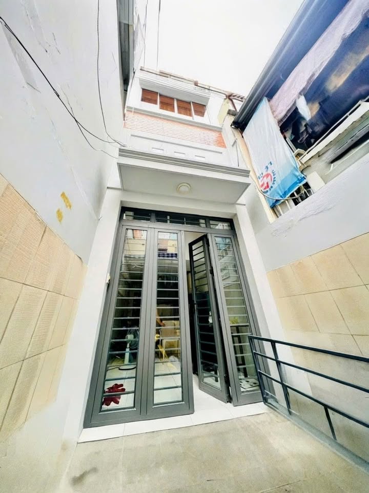 Nhà bán Quận 5 - Đường Trần Phú 70m² chỉ 5.9 tỷ - Cơ hội sở hữu ngay!