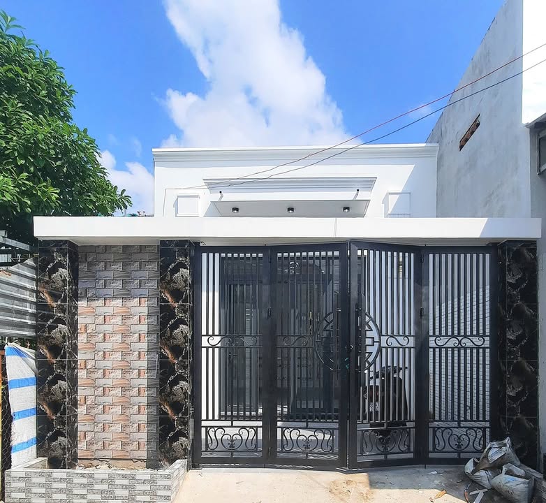 Nhà Mặt Tiền Đường Nguyễn Tuân Rạch Giá 138m² giá 2.39 tỷ - Hỗ trợ ngân hàng!