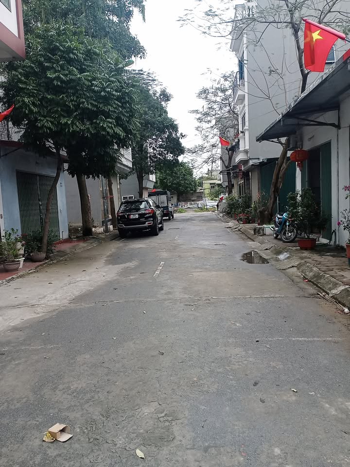 Đất phân lô vỉa hè Liên Ninh, Thanh Trì 30m² giá 5.6 tỷ - Sổ đỏ chính chủ, không lỗi phong thủy!