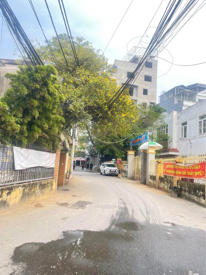 Nhà 5 tầng Ngõ 298 Ngọc Hồi 32m² giá 4 tỷ - Cơ hội hiếm có!