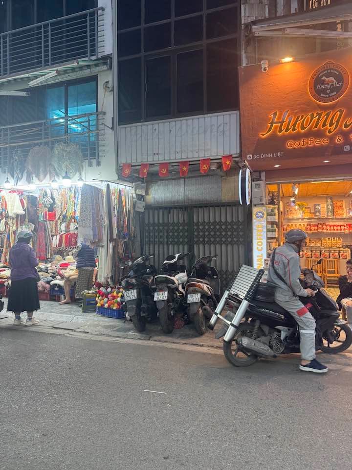 Mặt bằng kinh doanh cho thuê tại Đinh Liệt, Hoàn Kiếm 22m² - Giá chỉ 60 triệu/tháng!