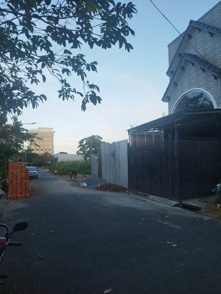 Đất nền đường số 9 KDC Bắc Hà Hoàng Hổ Long Xuyên 80m² - Giá chỉ 1 tỷ VND!