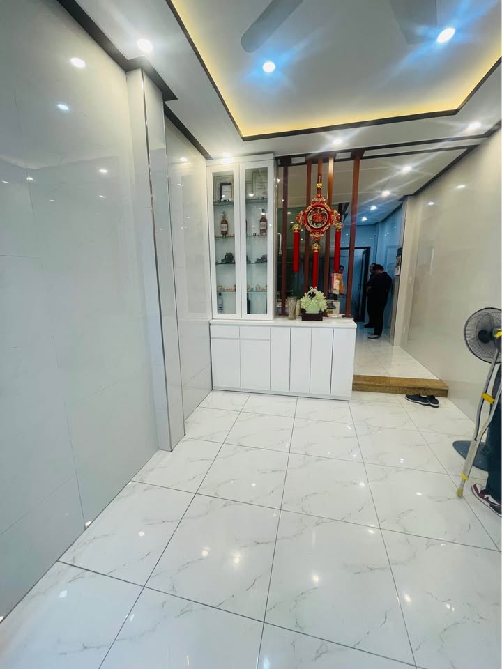 Nhà 4,5 tầng đường Bãi Sậy, 33m² giá 4,5 tỷ - Thiết kế hiện đại, vào ở ngay!