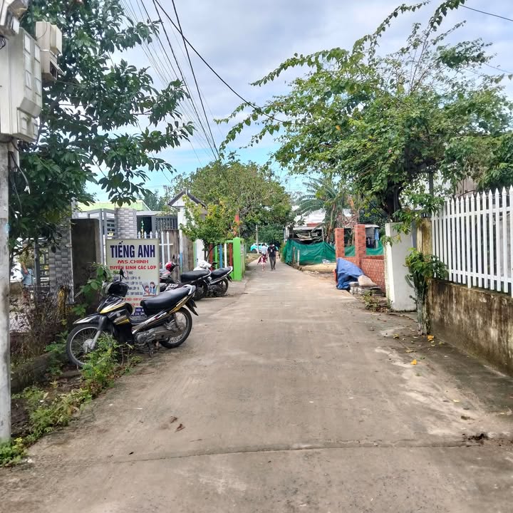 Đất nền Hòa Quý Đà Nẵng 100m² giá 2 tỷ - Vị trí đắc địa gần trường học!