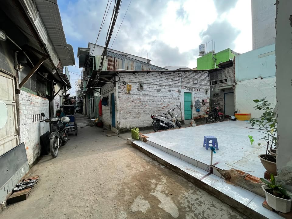 Đất nền trống 94.8m² tại hẻm 42 Trần Phú, Ninh Kiều - Giá 2.39 tỷ, thương lượng nhẹ!