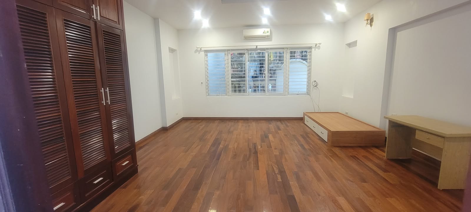 Căn hộ cho thuê Láng Hạ 170m² - Đầy đủ nội thất, sẵn sàng vào ở!