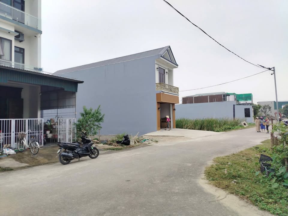 Nhà liền kề Tân Phong, Quảng Xương 200m² giá 2.1 tỷ - Đường thông ô tô dễ dàng di chuyển!