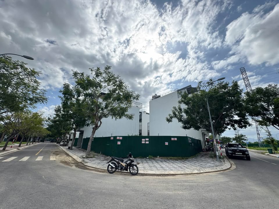Đất nền góc 2 mặt tiền Nam Nha Trang 336.94m² giá 21.5 tỷ - View công viên tuyệt đẹp!