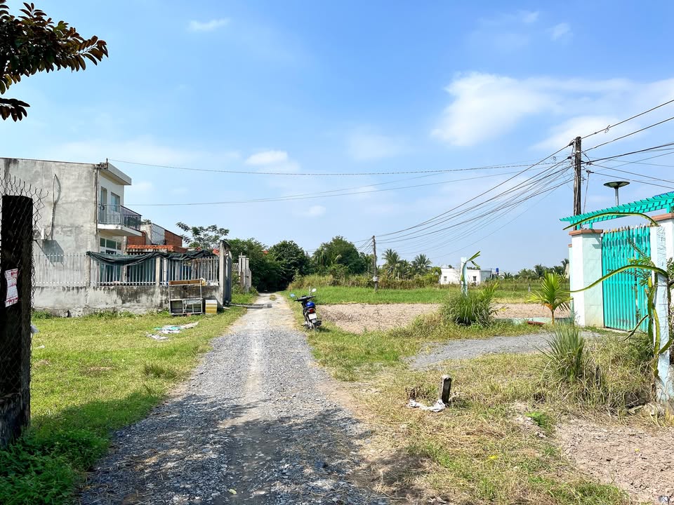 Nhà sân vườn Đức Hòa 452m² giá 3.1 tỷ - Không gian sống lý tưởng!