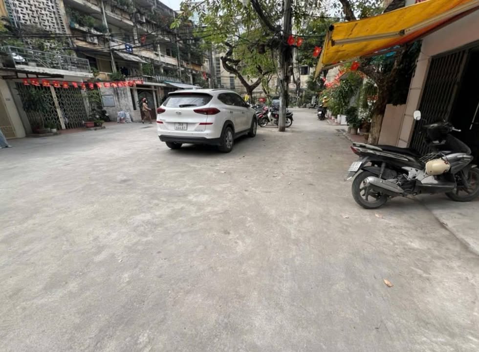 Cho thuê CH Tập Thể T1, Tạ Quang Bửu, 100m² giá 15 triệu - Địa điểm lý tưởng cho doanh nghiệp!