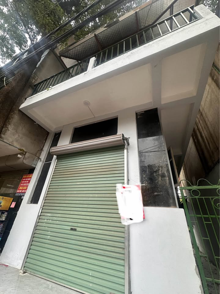 Cho thuê nhà 3 tầng 100m² + 30m² sân tại Phúc Diễn - Thích hợp làm kho và văn phòng!