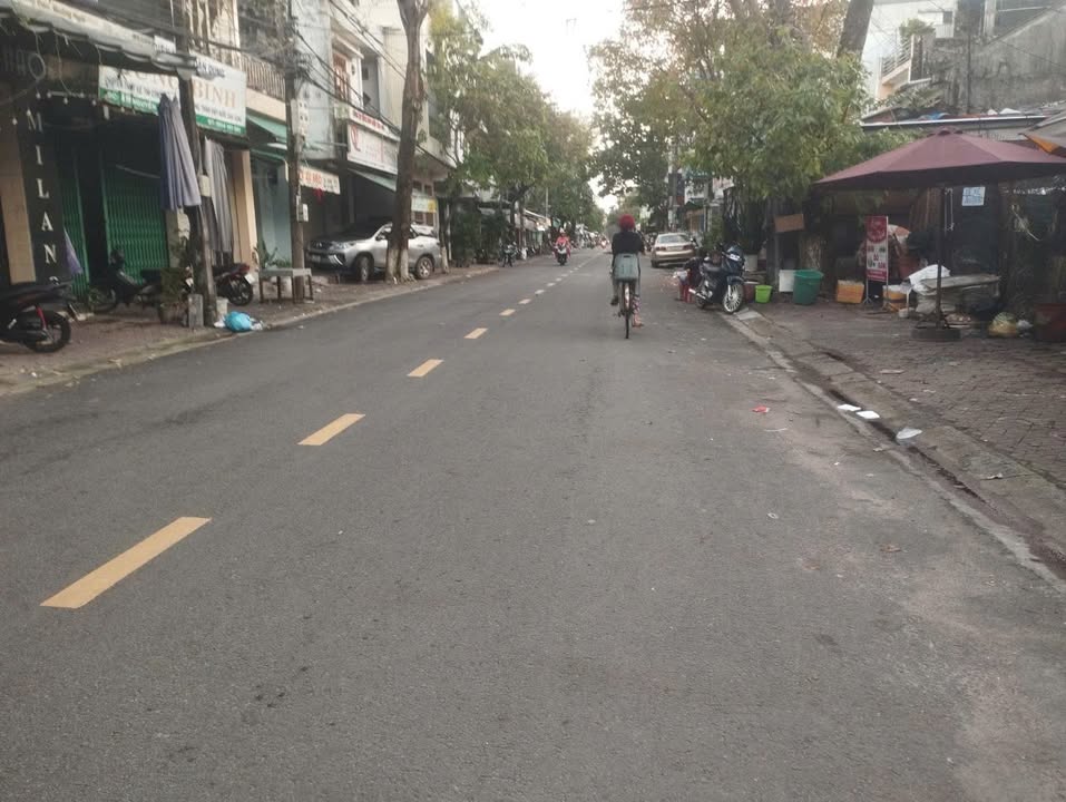 FrontHouse mặt tiền Nguyễn Bá Loan Quảng Ngãi 200m² giá 5.9 tỷ - Cơ hội đầu tư tuyệt vời!