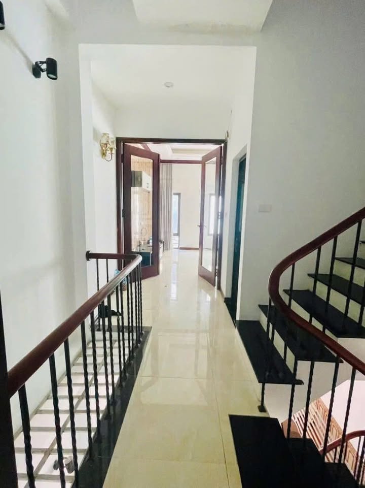 Cho thuê nhà nguyên căn Ngọc Trì - Thạch Bàn 50m² giá 13 triệu - Vị trí đắc địa cho văn phòng và gia đình!