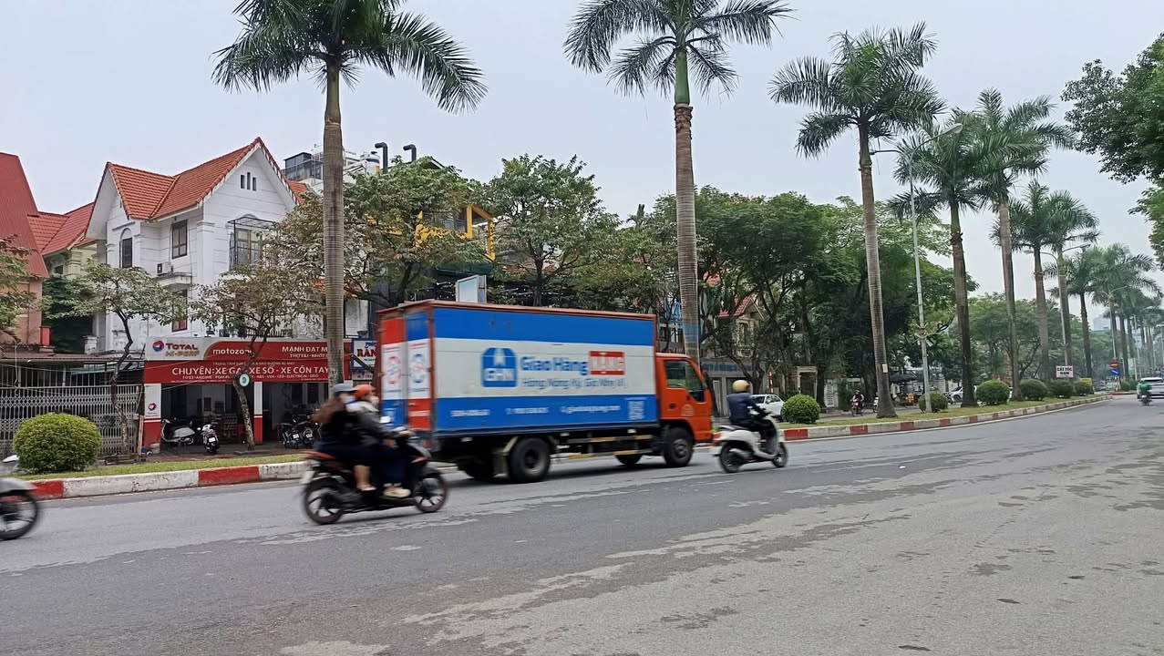 Cho thuê nguyên căn mặt phố Nguyễn Khuyến 110m² - Kinh doanh đa dạng