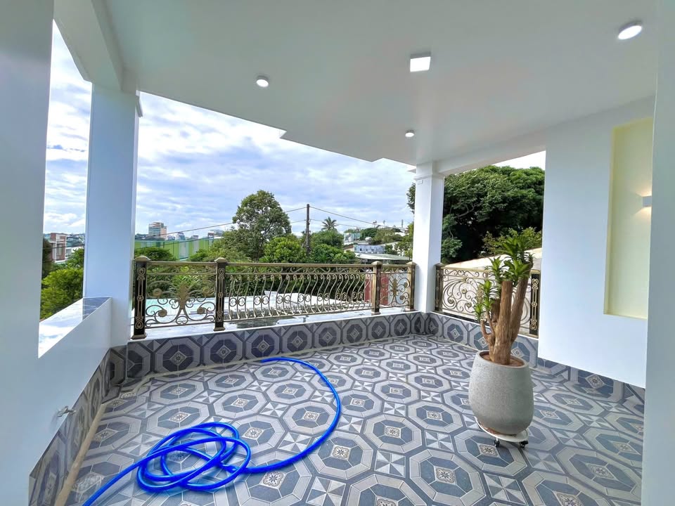 Bán nhà 2 tầng mới đẹp tại hẻm 94 Phù Đổng, Pleiku - Giá chỉ 4 tỷ!