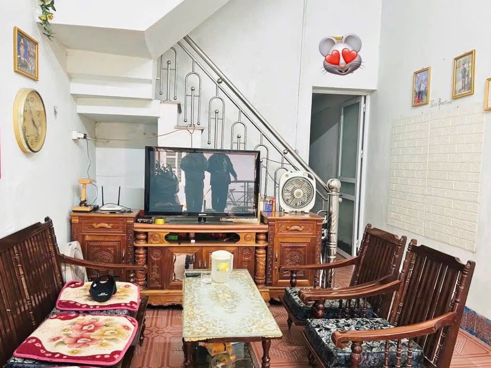 Nhà 3 tầng tại Đồng Tiến, Hòa Bình 55.5m² giá 2 tỷ - Tiện nghi đầy đủ, ô tô vào tận nơi!