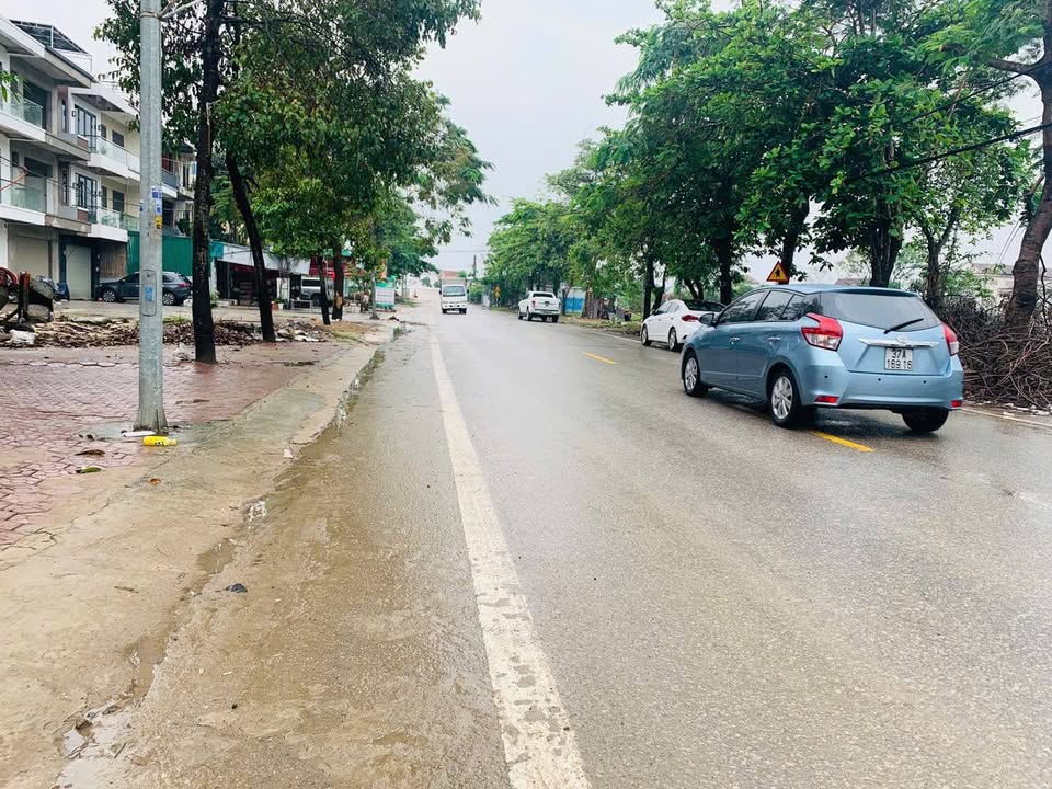 Nhà 3 tầng Phượng Hoàng Trung Đô Vinh 100m² giá 9.45 tỷ - Kinh doanh sầm uất!