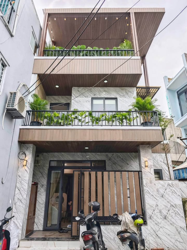 Nhà 3 tầng 50m² mặt kiệt Lê Duẩn, Đà Nẵng - Full nội thất, giá chỉ 4 tỷ!