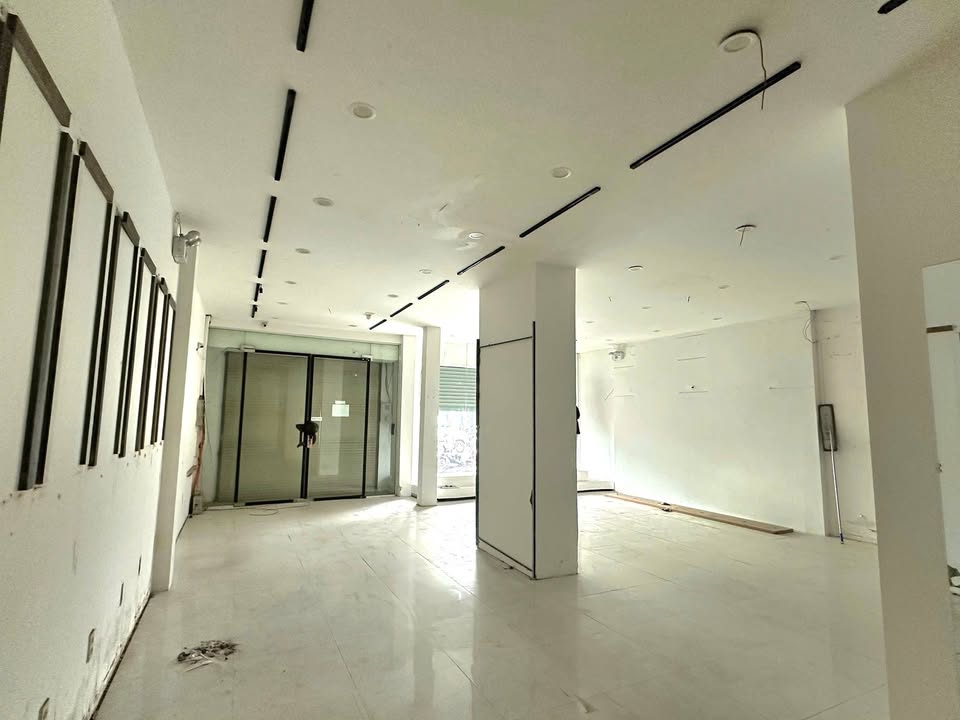 Cho thuê mặt bằng Đà Nẵng - 136m², giá 85 triệu, vị trí đắc địa trên đường Lê Duẩn!