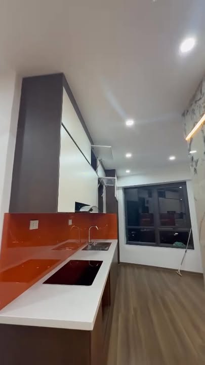 Căn hộ chung cư Nguyễn Đức Cảnh 134m² giá chỉ 8.3 tỷ - Thiết kế thông thoáng, nội thất mới!