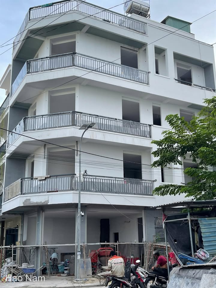 Cho thuê toà nhà 5 tầng lô góc Phan Văn Hớn, Quận 12 - Chỉ 30 triệu/tháng!