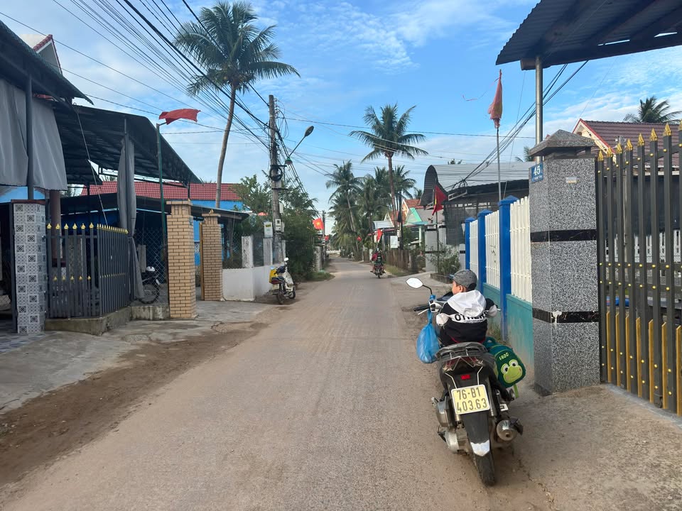 Nhà vườn góc 2 mặt tiền đường Lê Thánh Tông, 281m² giá 2.5 tỷ - Cơ hội đầu tư hấp dẫn!