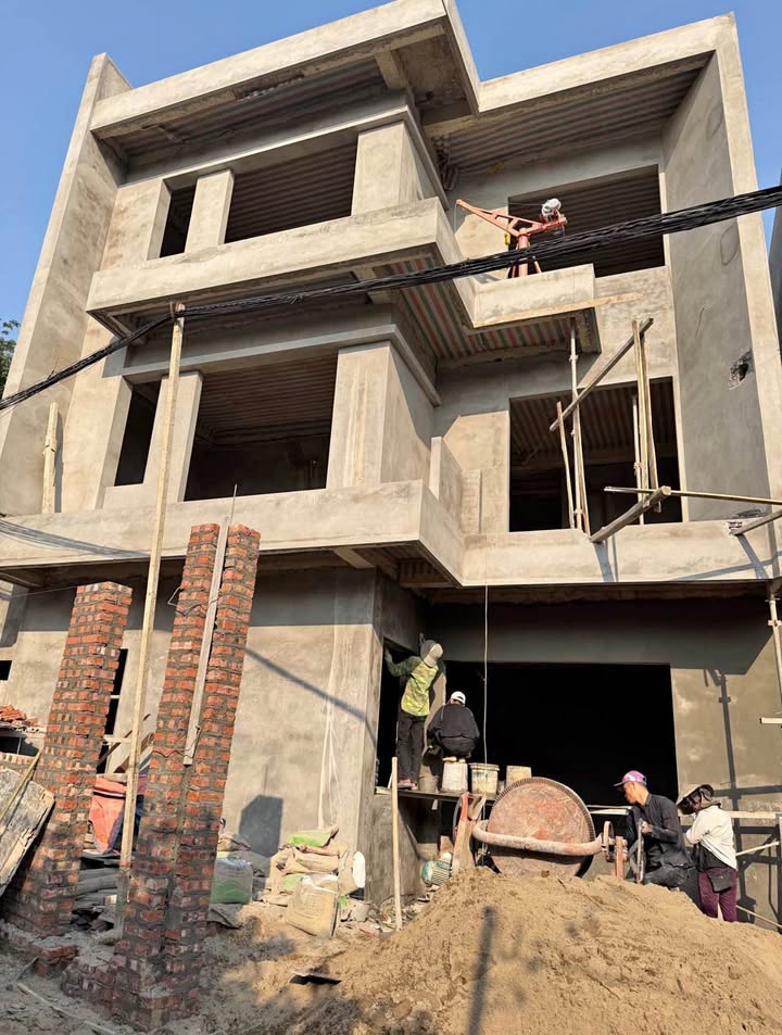 Nhà 3 tầng Quang Trung Thái Nguyên 112m² giá 5.5 tỷ - Sân để ô tô, phòng ngủ khép kín!