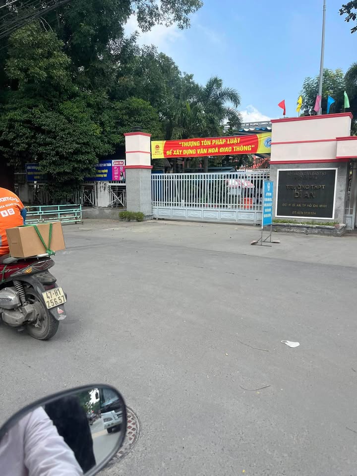 Nhà phố Dĩ An 24m² giá 880 triệu - Sổ chung, giao ngay!