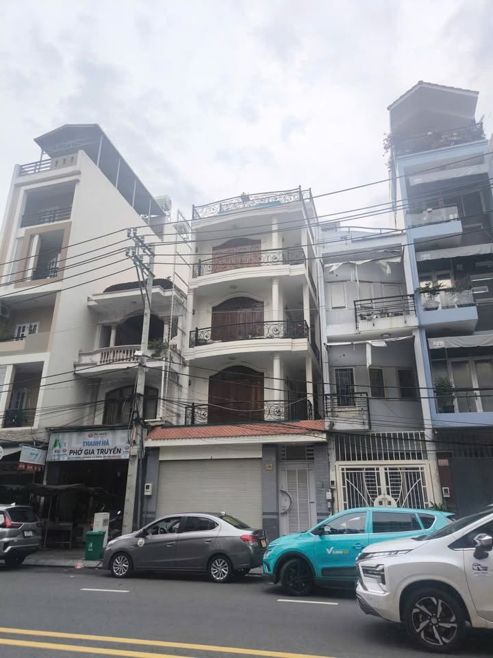 Nhà 5 tầng mặt tiền Hoàng Hoa Thám cho thuê - Thang máy tiện lợi chỉ 90 triệu!